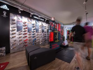 Ladenbau Sportgeschäft Gürteler adidas Shop in Shop